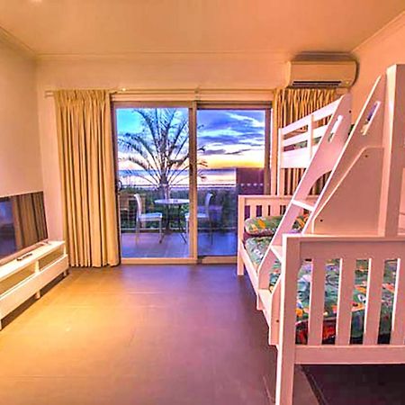 Onslow Beach Resort Kültér fotó