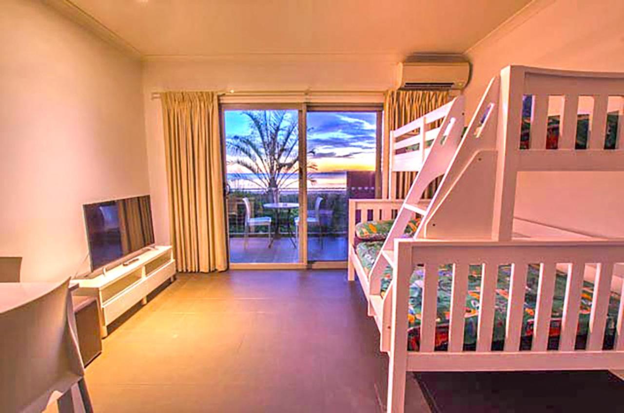 Onslow Beach Resort Kültér fotó