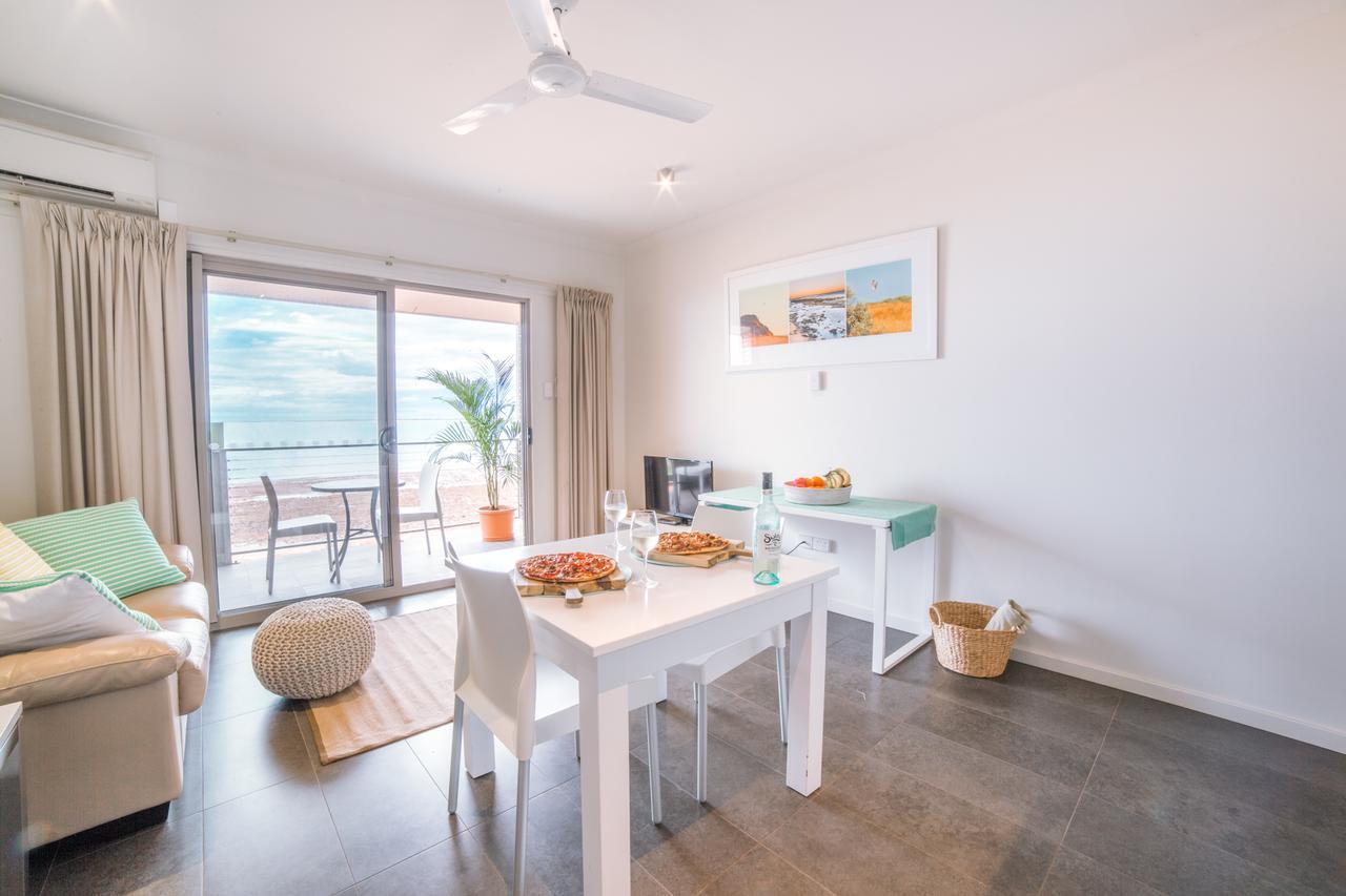 Onslow Beach Resort Kültér fotó