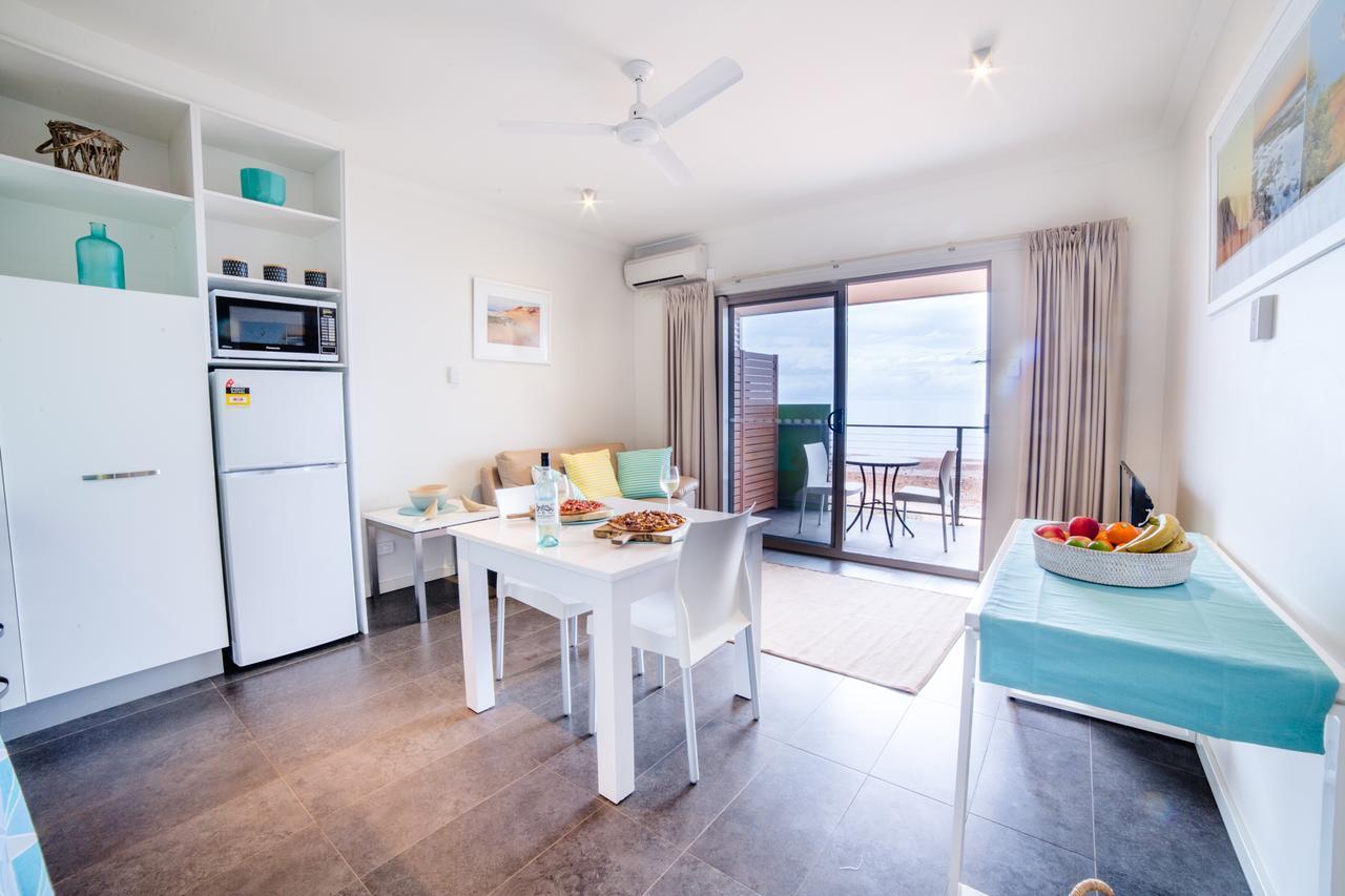 Onslow Beach Resort Kültér fotó